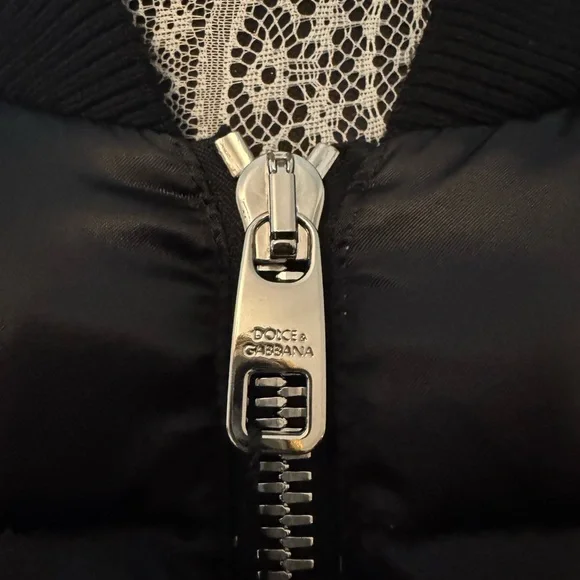 Dolce & Gabbana Black Puffer Jacket that’s cinched in the waist. Size 40 - Picture 4 of 8